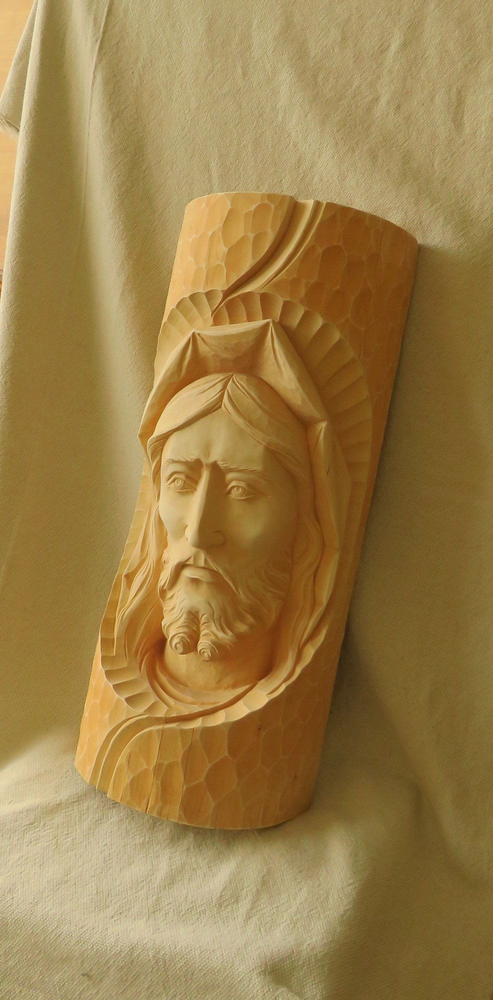 Vyrezávaný obraz pútnika, drevorezba